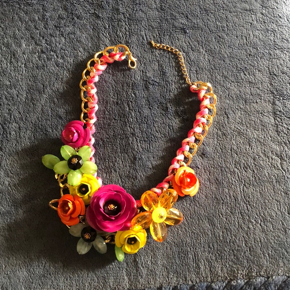 This is a perfect necklace for spring 🌸